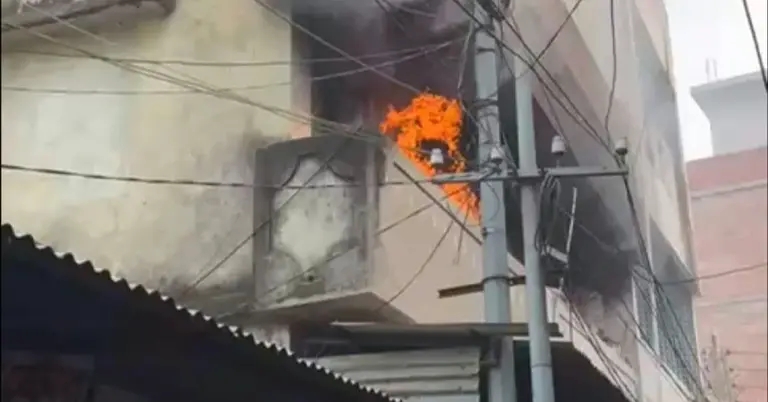 কুষ্টিয়ায় বড়বাজার তহ মার্কেটে আগুন